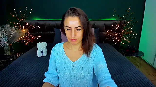 Rebecca Diamond online show from November 12, 2025, 6:25 am