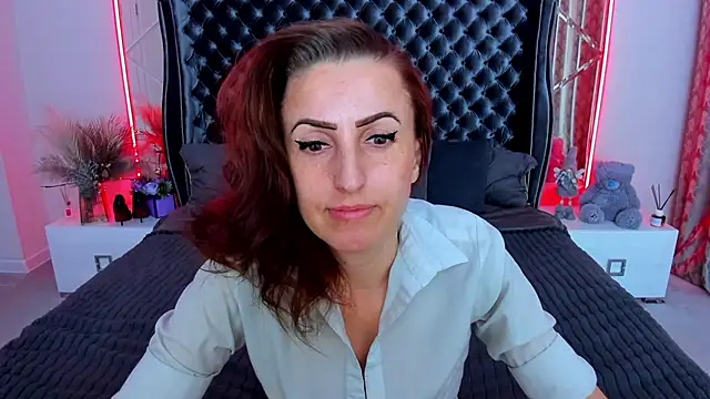 Rebecca Diamond online show from May 11, 2026, 5:46 am