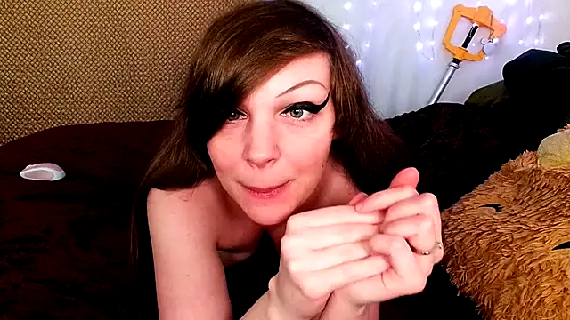 GamerGirlRoxyAndLee online show from January 4, 2025, 10:13 pm
