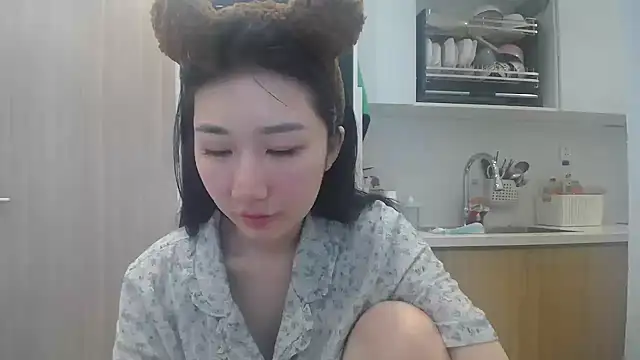 Asiagirll online show from May 2, 2026, 2:27 am