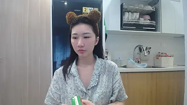 Asiagirll online show from May 7, 2026, 1:33 am