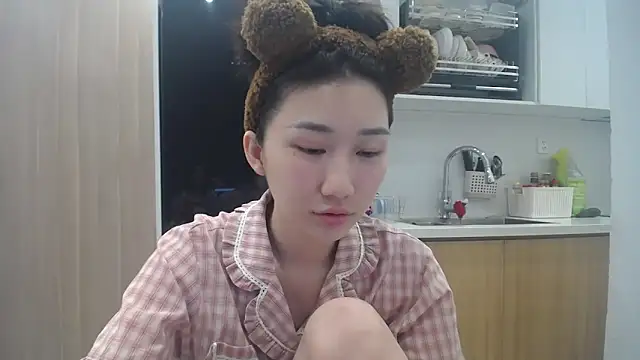 Asiagirll online show from June 9, 2026, 2:06 pm