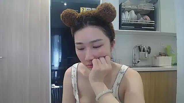 Asiagirll online show from June 11, 2026, 12:32 am