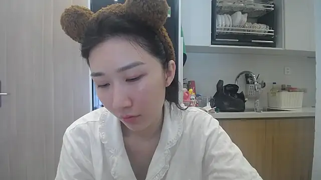 Asiagirll online show from June 15, 2026, 2:47 am