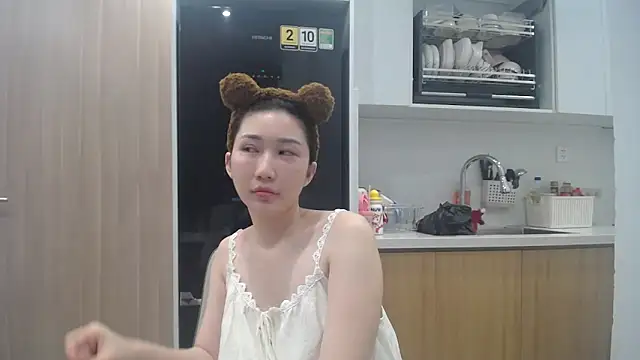 Asiagirll online show from June 17, 2026, 3:24 pm