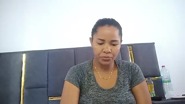 aleixane online show from December 3, 2025, 4:42 am