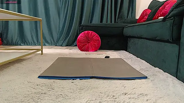 natasha-bigas online show from October 11, 2025, 7:01 pm