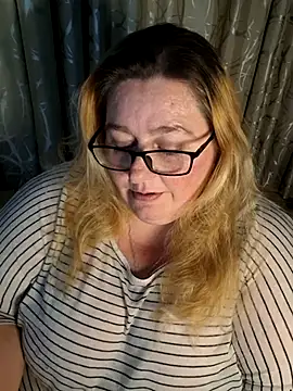 Iceprincess2bad4u online show from May 27, 2026, 6:27 pm