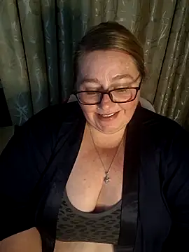Snapshot of Iceprincess2bad4u chatting on May 30, 2026, 6:27 pm Iceprincess2bad4u online show from May 30, 2026, 6:27 pm