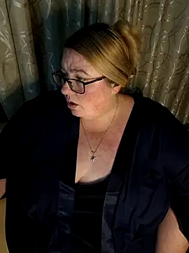 Snapshot of Iceprincess2bad4u chatting on June 2, 2026, 6:10 pm Iceprincess2bad4u online show from June 2, 2026, 6:10 pm