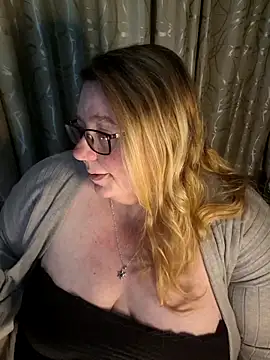 Snapshot of Iceprincess2bad4u chatting on June 26, 2026, 6:34 pm Iceprincess2bad4u online show from June 26, 2026, 6:34 pm