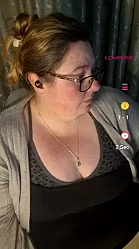 Snapshot of Iceprincess2bad4u chatting on July 12, 2026, 4:03 am Iceprincess2bad4u online show from July 12, 2026, 4:03 am