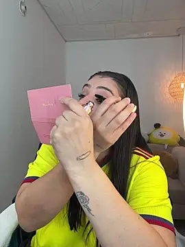 YummyAnna  online show from January 7, 2026, 7:38 pm