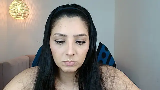 Snapshot of YummyAnna_ chatting on April 8, 2026, 7:58 pm YummyAnna online show from April 8, 2026, 7:58 pm