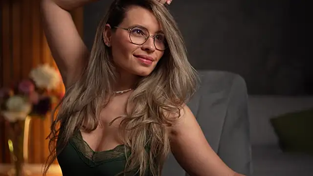 BrandyWhite online show from December 15, 2025, 5:34 am