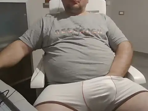 Snapshot of iron_boy80 chatting on March 5, 2026, 10:28 pm iron boy80 online show from March 5, 2026, 10:28 pm