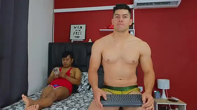 Snapshot of FelipeAndMarcello3 chatting on January 27, 2025, 2:35 pm FelipeAndMarcello3 online show from January 27, 2025, 2:35 pm