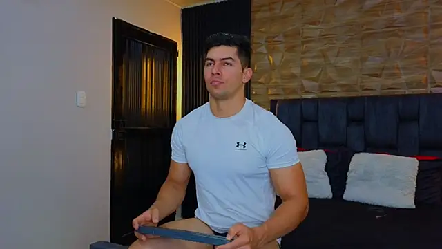 Snapshot of FelipeAndMarcello3 chatting on February 12, 2025, 7:13 pm FelipeAndMarcello3 online show from February 12, 2025, 7:13 pm