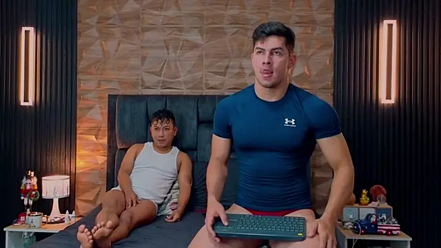 Snapshot of FelipeAndMarcello3 chatting on November 17, 2025, 2:45 pm FelipeAndMarcello3 online show from November 17, 2025, 2:45 pm