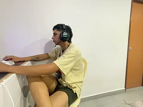 Max TheHorseDick online show from May 4, 2026, 10:06 pm