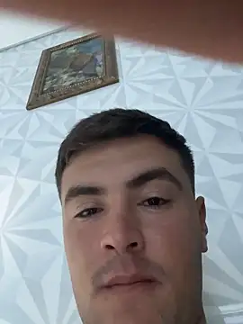 Snapshot of urielpereira chatting on April 5, 2026, 8:06 pm urielpereira online show from April 5, 2026, 8:06 pm