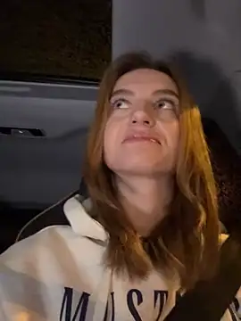 -AngelAri- online show from February 4, 2025, 9:10 pm