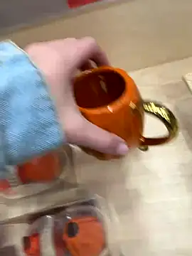 -AngelAri- online show from October 28, 2025, 9:06 pm