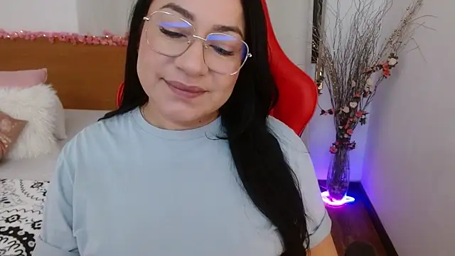 lucy luu  online show from January 4, 2025, 5:26 pm