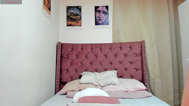 Moonlight1002 online show from January 19, 2025, 7:36 am