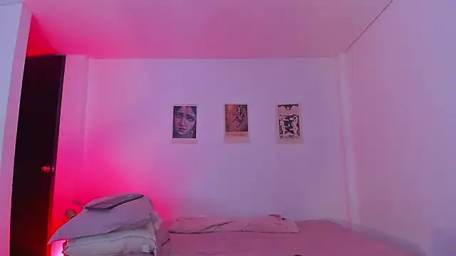 Snapshot of Moonlight1002 chatting on March 11, 2026, 2:28 am Moonlight1002 online show from March 11, 2026, 2:28 am