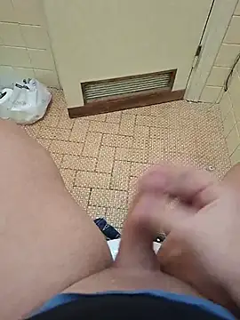 Snapshot of Frossi94 chatting on November 17, 2025, 12:33 pm Frossi94 online show from November 17, 2025, 12:33 pm