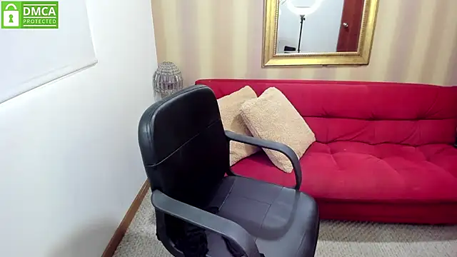 Snapshot of NicolettColin chatting on October 27, 2025, 7:29 pm NicolettColin online show from October 27, 2025, 7:29 pm