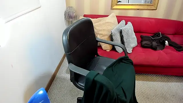 NicolettColin online show from May 5, 2026, 6:38 pm