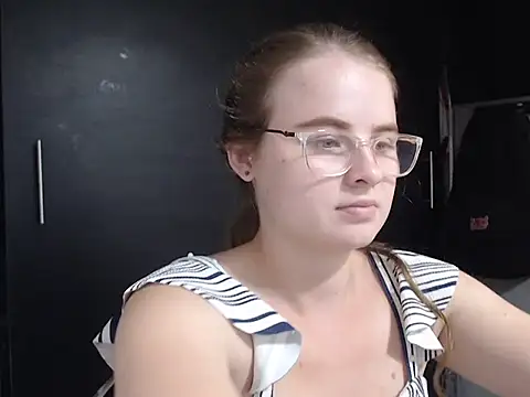 HellenMiyer1111 online show from January 3, 2025, 8:22 pm