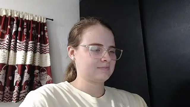 HellenMiyer1111 online show from November 10, 2025, 4:39 pm