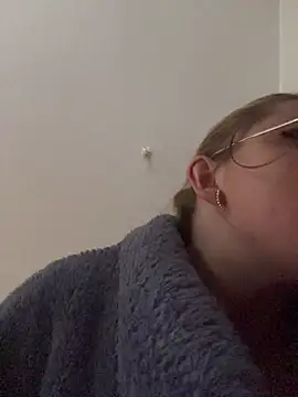 Demure Whore online show from October 27, 2025, 3:43 am