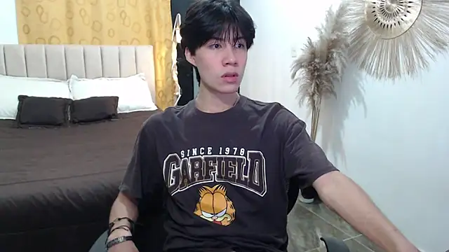 Elio-cam online show from November 21, 2025, 4:33 am