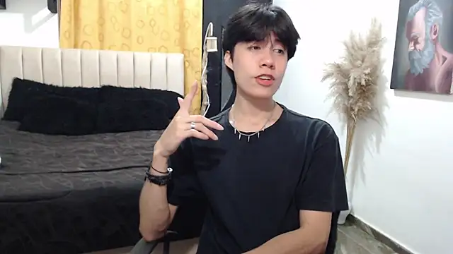 Elio-cam online show from May 8, 2026, 1:11 am