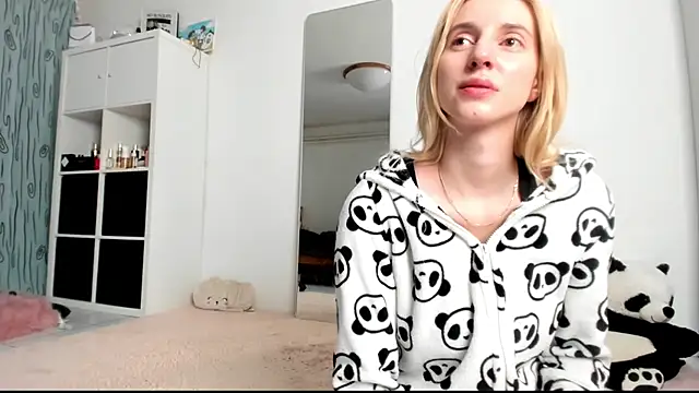 KenzieDawton online show from January 9, 2025, 5:23 am