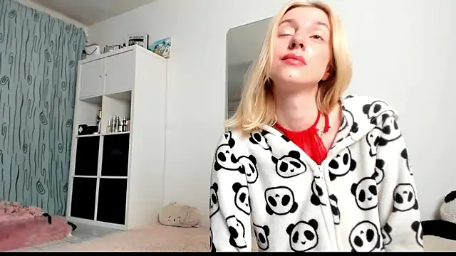 KenzieDawton online show from March 21, 2025, 4:49 am