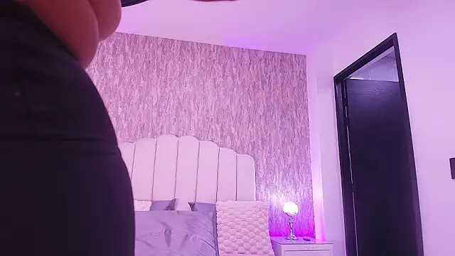 Snapshot of raven_lilith_ chatting on February 15, 2026, 3:47 am raven lilith online show from February 15, 2026, 3:47 am