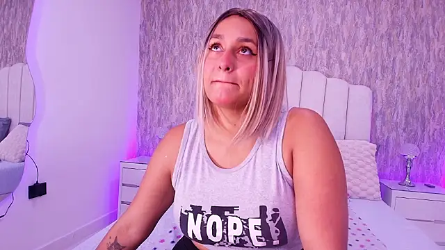 Snapshot of raven_lilith_ chatting on March 5, 2026, 3:13 am raven lilith online show from March 5, 2026, 3:13 am