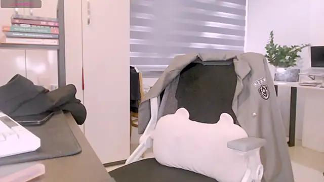 Snapshot of Shyn__ chatting on September 22, 2025, 5:20 am Shyn   online show from September 22, 2025, 5:20 am