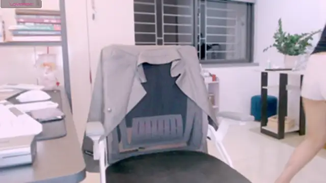 Snapshot of Shyn__ chatting on September 24, 2025, 1:47 pm Shyn   online show from September 24, 2025, 1:47 pm