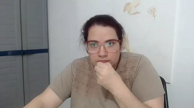 karlythothxh online show from February 19, 2025, 9:47 pm