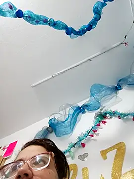 karlythothxh online show from December 17, 2025, 3:18 pm