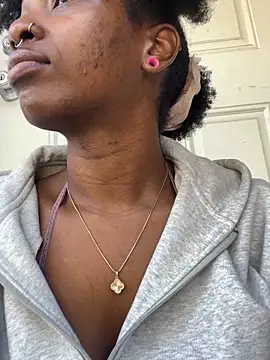 Snapshot of mochamimi chatting on October 18, 2025, 3:57 pm mochamimi online show from October 18, 2025, 3:57 pm