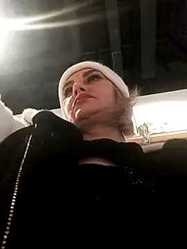 Snapshot of JennyOMay chatting on December 8, 2024, 5:18 am JennyOMay online show from December 8, 2024, 5:18 am