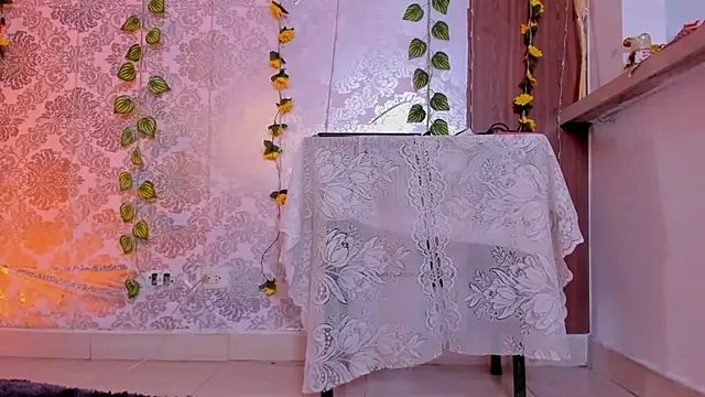 Snapshot of kelly_thomson chatting on February 10, 2026, 2:37 am kelly thomson online show from February 10, 2026, 2:37 am