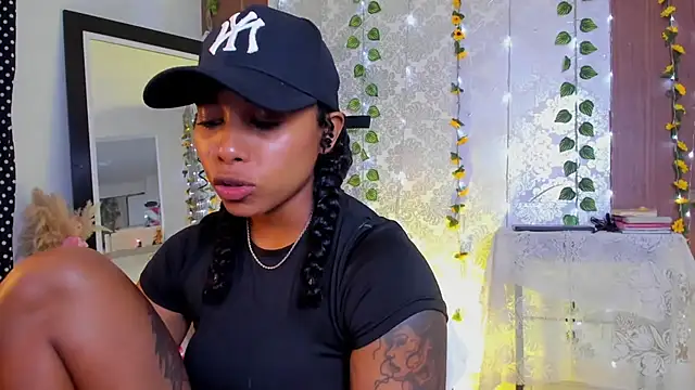 Snapshot of kelly_thomson chatting on February 13, 2026, 12:17 am kelly thomson online show from February 13, 2026, 12:17 am